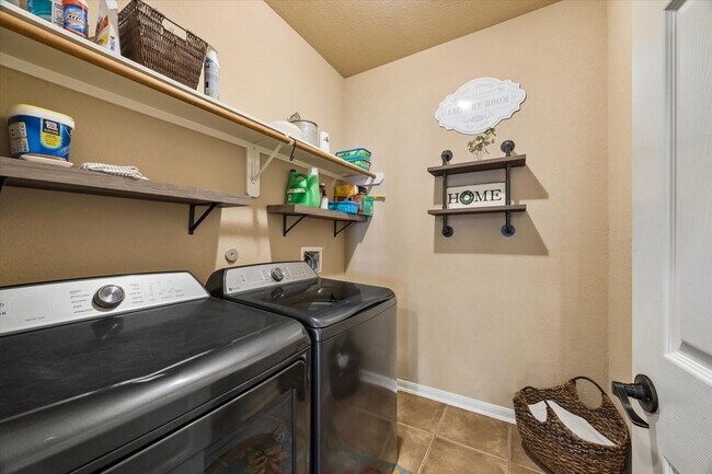Foto del edificio - 6102 Timbermoss Ct