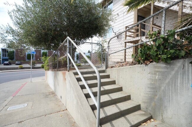 Building Photo - 100 Carolina St