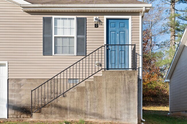 Building Photo - 504 Luxury Dr