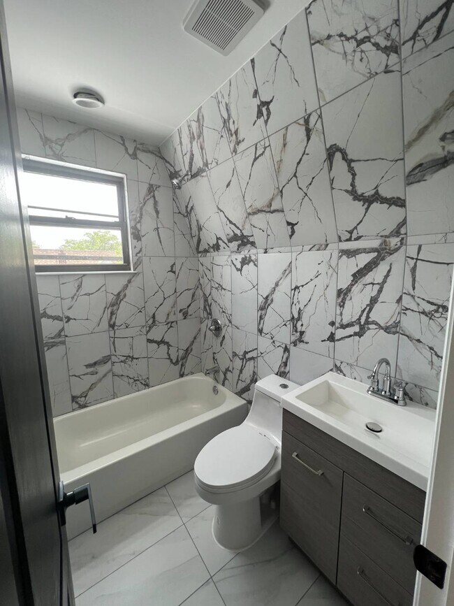 Foto del edificio - 3301 Barker Ave