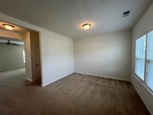 Foto del edificio - **Move-in Special: Half Off First Month's ...