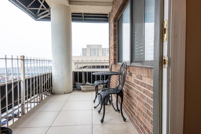 Building Photo - 355 S Broadway