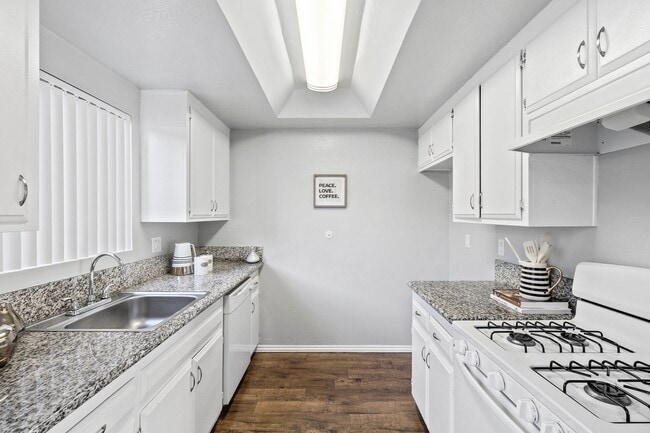 Interior Photo - Villa Marseilles Apartments