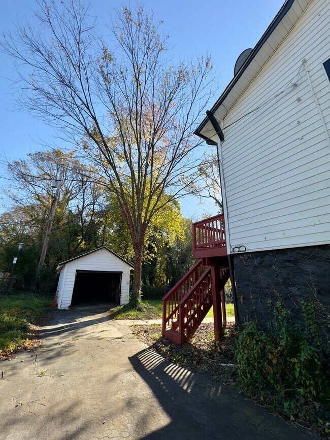 Foto del edificio - Charming 6 Bedroom/4.5 Bathroom Home in We...