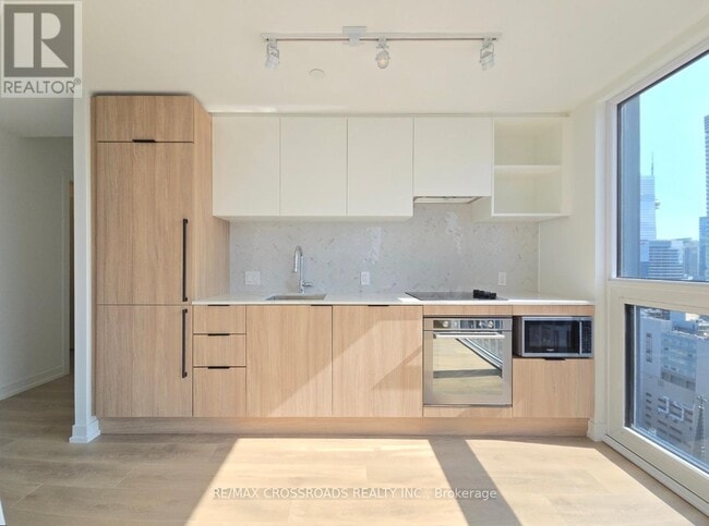Building Photo - 82-4082 Dalhousie St