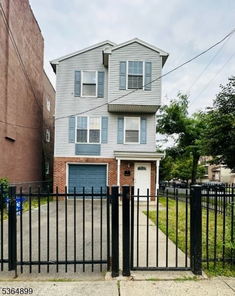 Primary Photo - 16 Kent St