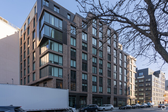 Building Photo - 540 Waverly