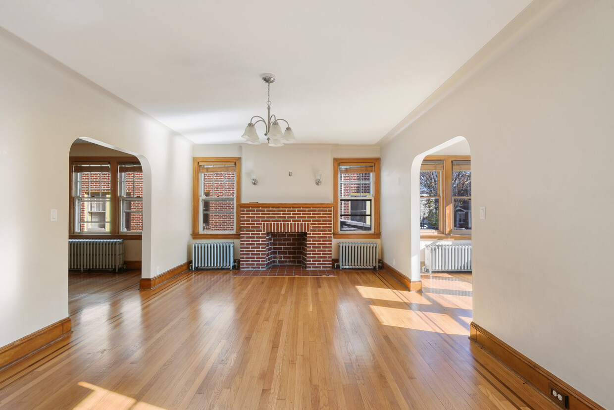 Foto principal - 87 E 236th St