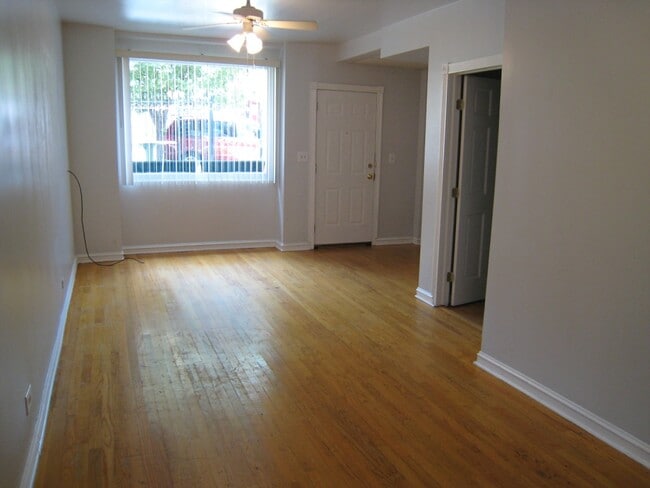 Building Photo - 1141 W Addison St