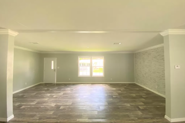 Building Photo - 7158 Sunnyside Dr