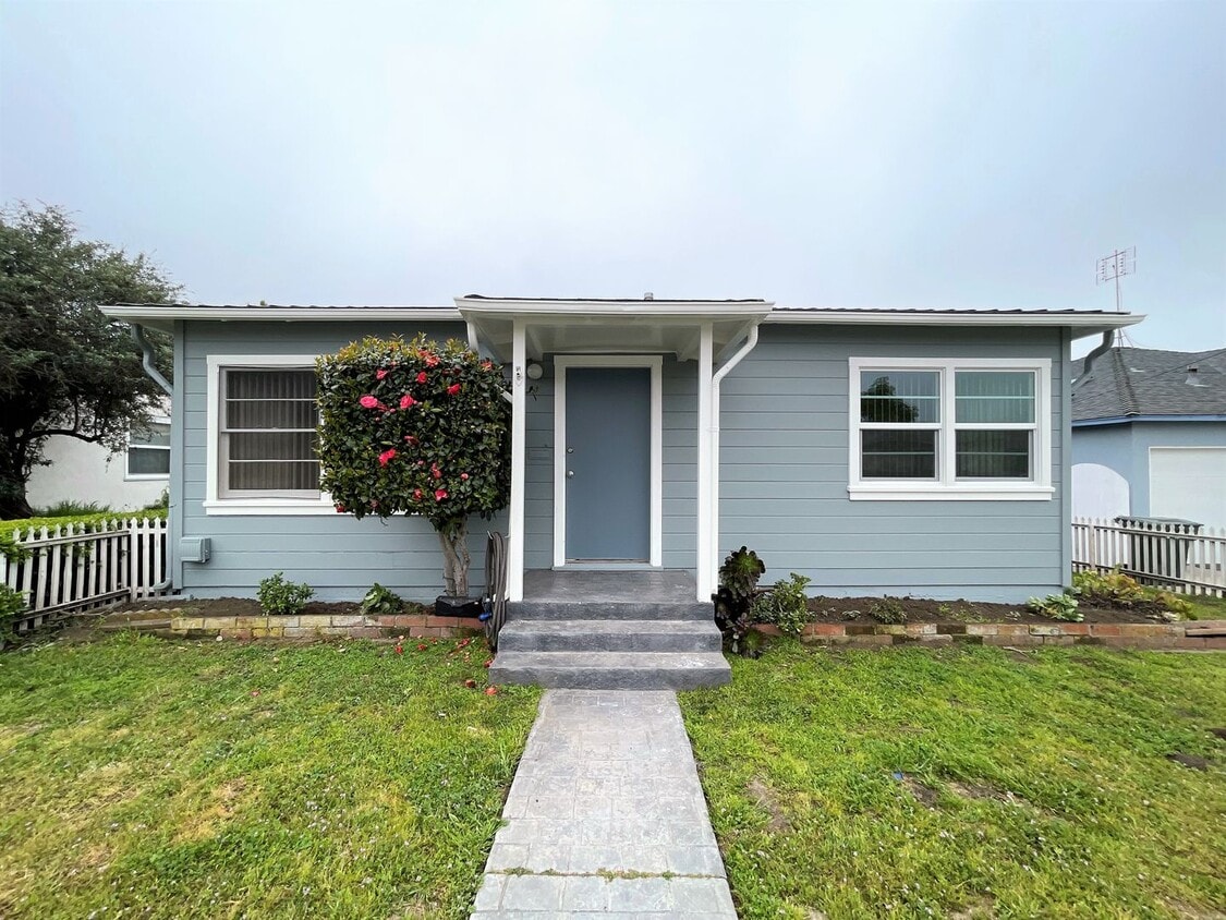 Primary Photo - Quaint Ventura Home with Large Yard