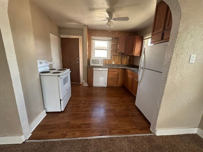 Foto del edificio - 2110 E 13th St