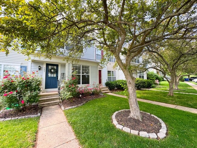 Building Photo - Gorgeous 2 Bed 2.5 Bath Townhome With A Fenced Yard In Exeter