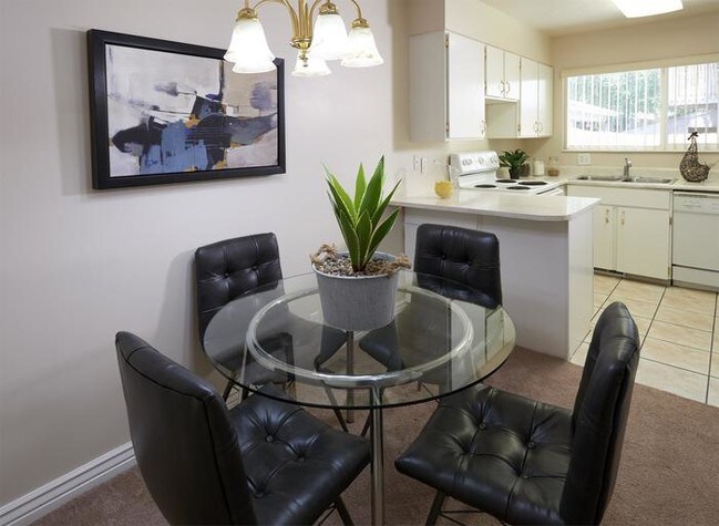 Foto del edificio - 4596 1300 E