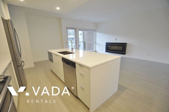 Building Photo - Seymour Village 3 Bedroom Townhouse For Re...