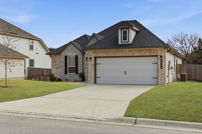 Foto del edificio - 5613 St Charles Dr