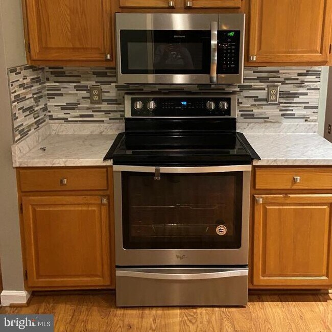 Building Photo - 14618 Cambridge Cir