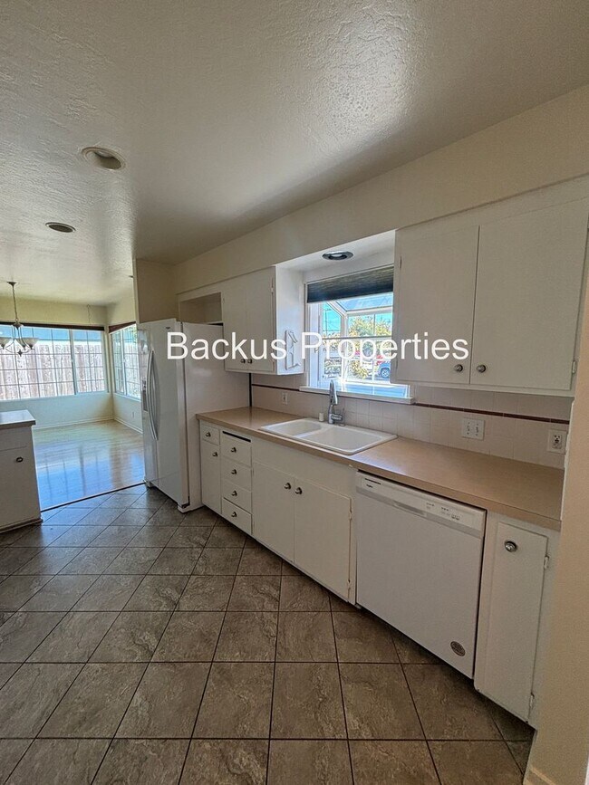 Building Photo - 209 La Mesa Dr