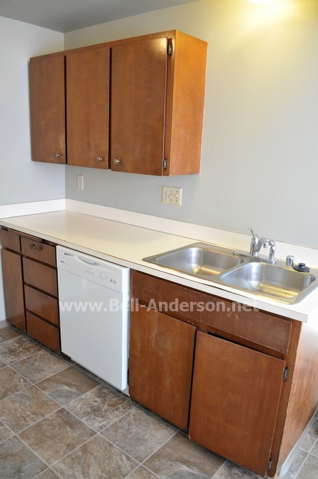Building Photo - 1601 Maple Ln