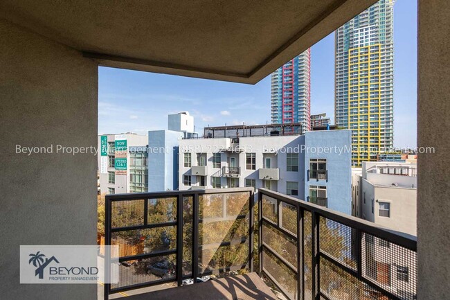 Building Photo - ***HEART OF EAST VILLAGE! STUNNING 2BEDS 2...