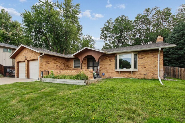 Building Photo - 3 bed + 3 bath / Ranch with Full Finished Basement!