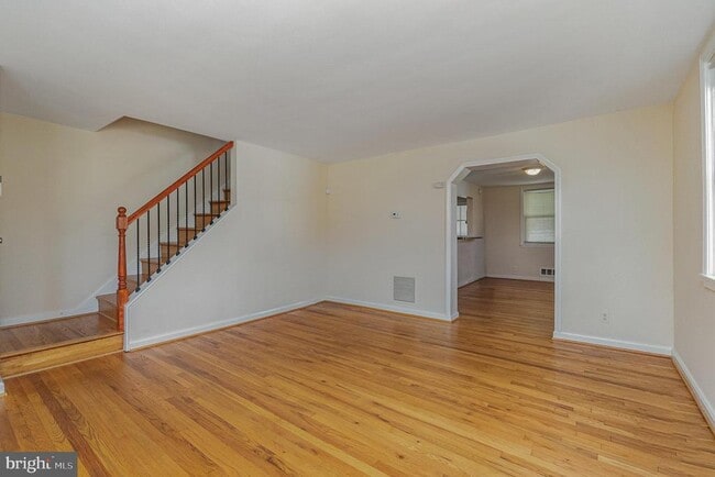 Building Photo - 828 Tolna St