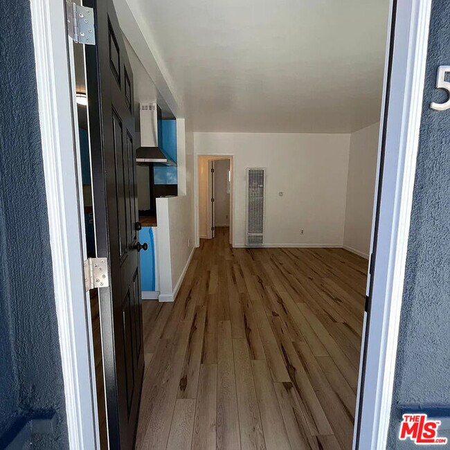 Foto del edificio - 5240 1/2 Navarro St