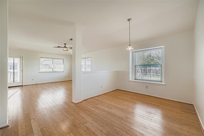 Foto del edificio - 1101 Tudor House Rd