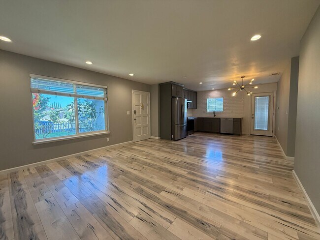 Foto del edificio - Remodeled, Fresh and Clean 3 Bedroom 2 Bath Home in North San Jose
