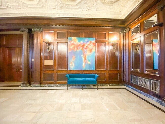 Foto del edificio - 350 N Meridian St Unit 804