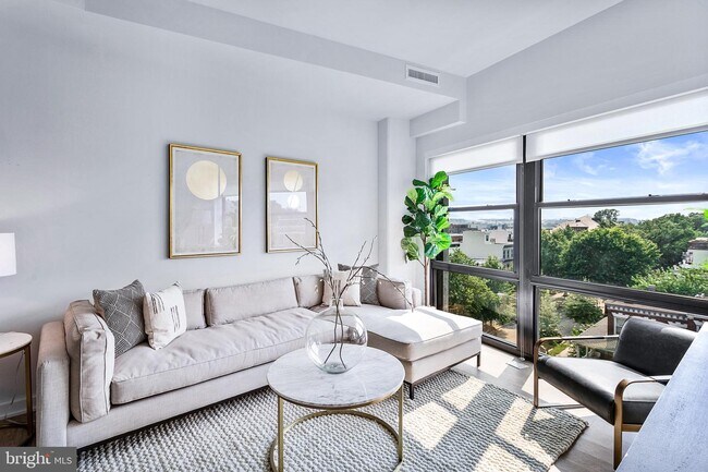Foto del edificio - 1625 Eckington Pl NE