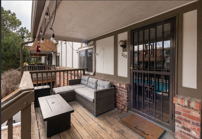 Foto del edificio - 2700 S Holly St