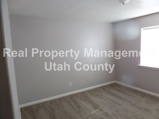 Foto del edificio - Darling Condo available mid April