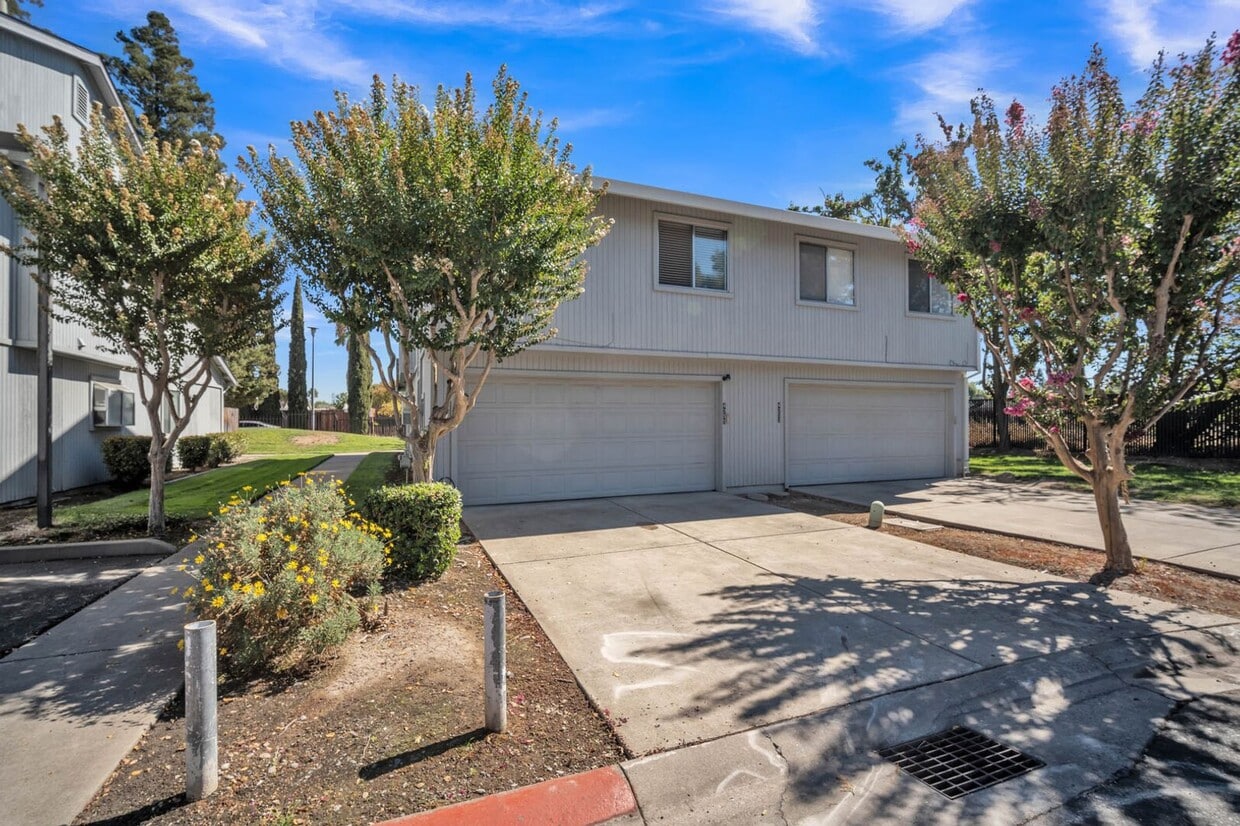 Photo - 4255 Taylor St