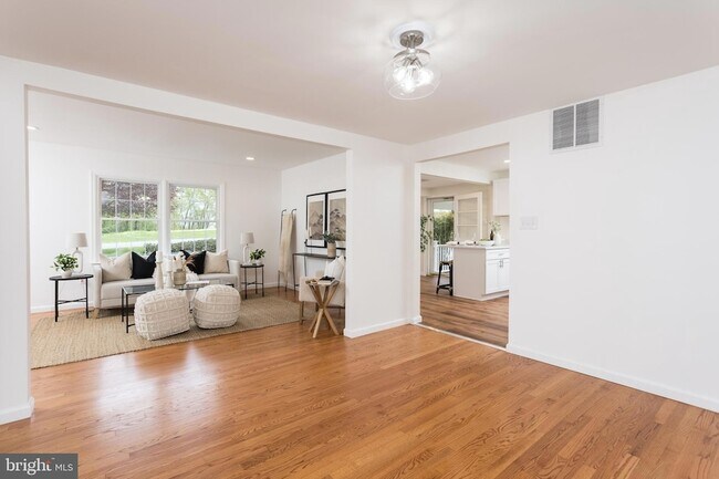 Foto del edificio - 16742 Ridge Rd