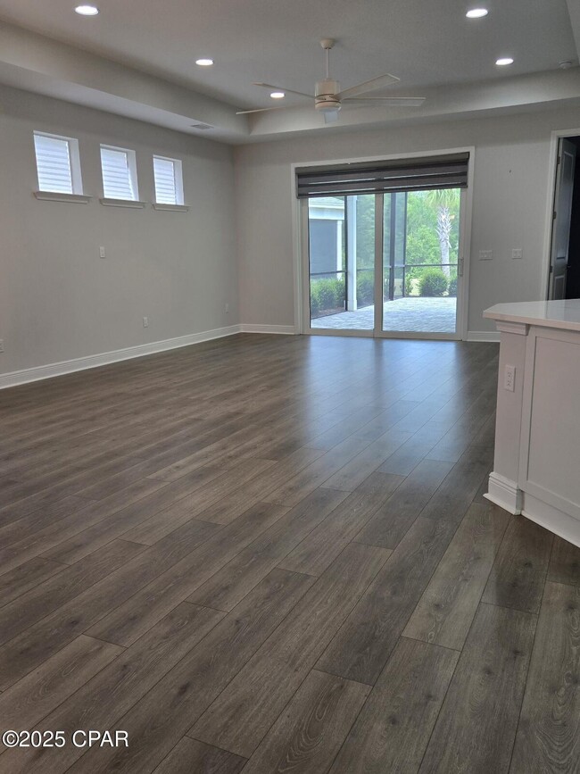 Foto del edificio - 8571 Island Breeze Ave