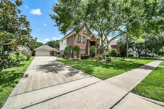 Foto del edificio - 3711 Pinehurst Dr