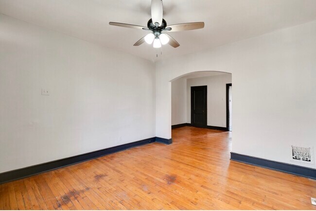 Foto del edificio - 4916 Winona Ave