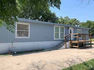 Building Photo - 1412 Sheri Ln S