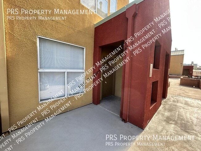 Building Photo - 154 W 5th St