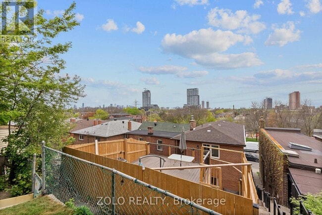 Building Photo - 1556 Davenport Rd