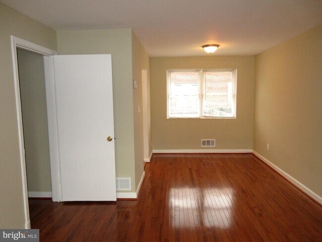 Building Photo - 1205 Gibbon St