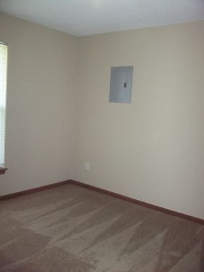 Foto del edificio - 2 Bedroom, 1 1/2 bath, 1 car Garage