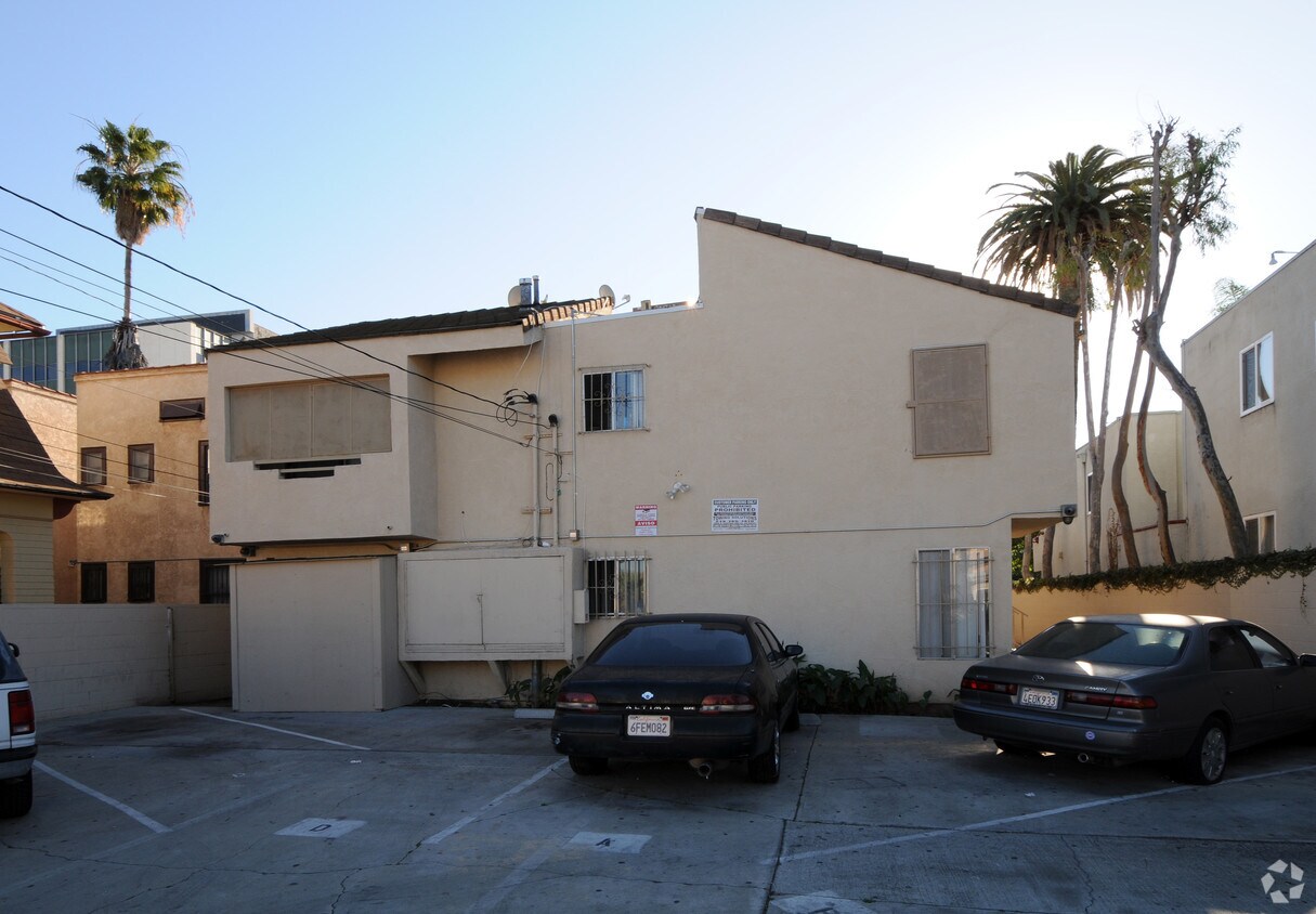 1027 S Burlington Ave, Los Angeles, CA 90006 Apartments in Los