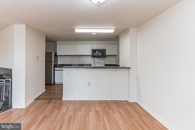 Building Photo - 4355 Pembrook Village Dr