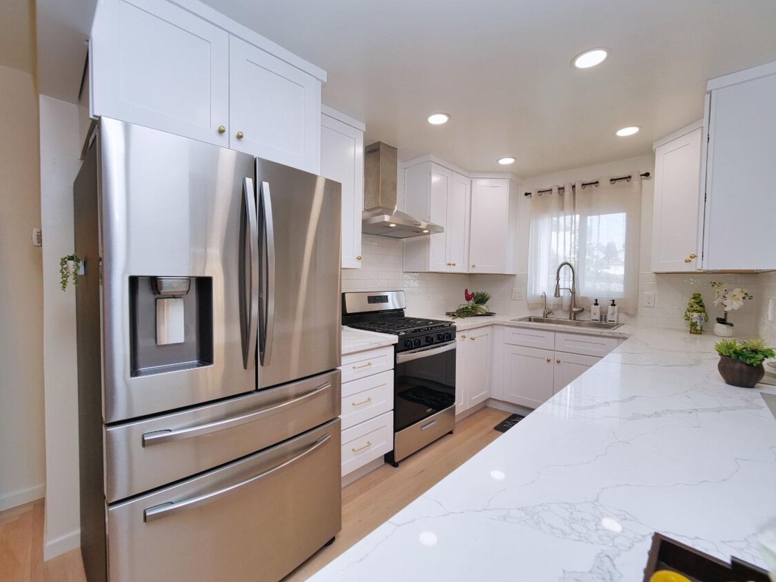 Foto principal - 2430 Robinson Ave