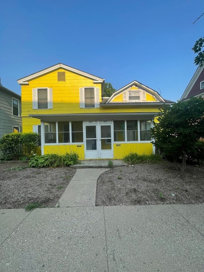 Building Photo - 215/217 N. Ashley St