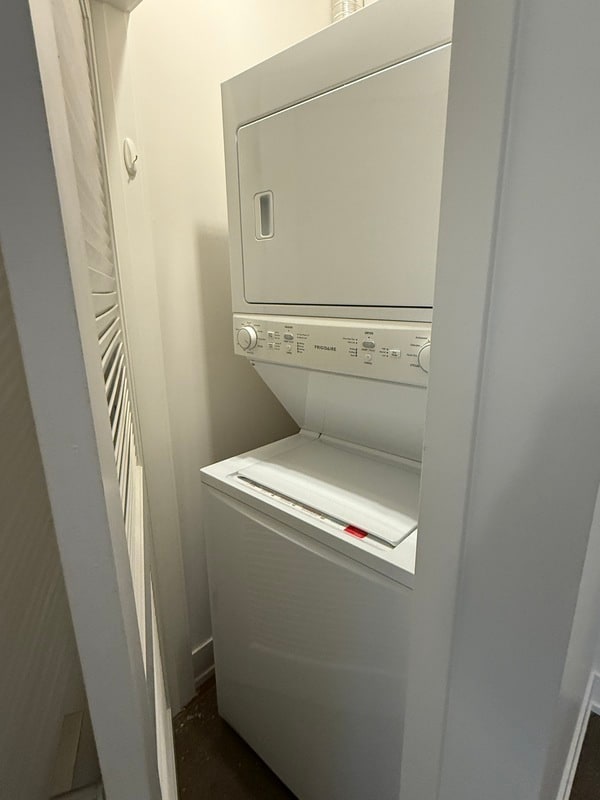 Photo - 28 E Adams St Apartment