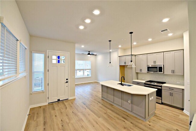 Foto del edificio - 13605 Defiance Pass