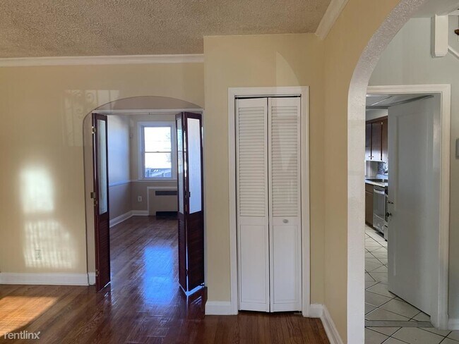 Building Photo - 3 br, 2.5 bath House - 3814 Dolfield Ave